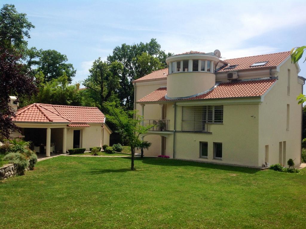 Apartments Villa Majda 마툴지 외부 사진