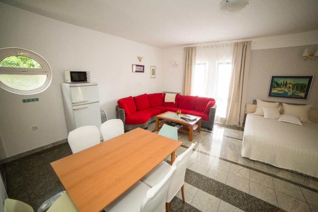 Apartments Villa Majda 마툴지 외부 사진