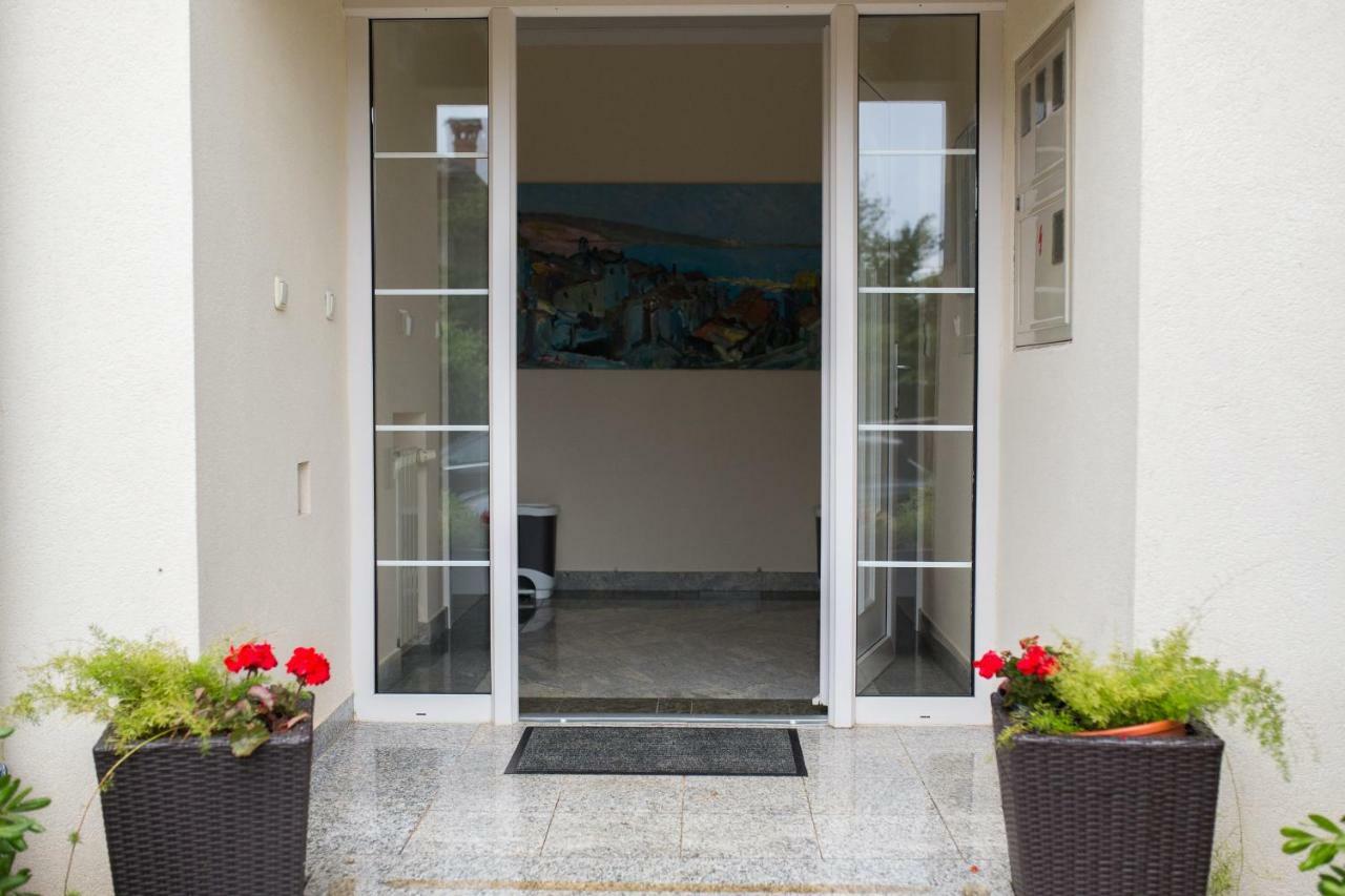 Apartments Villa Majda 마툴지 외부 사진