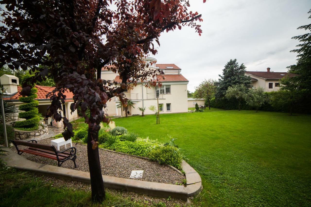 Apartments Villa Majda 마툴지 외부 사진