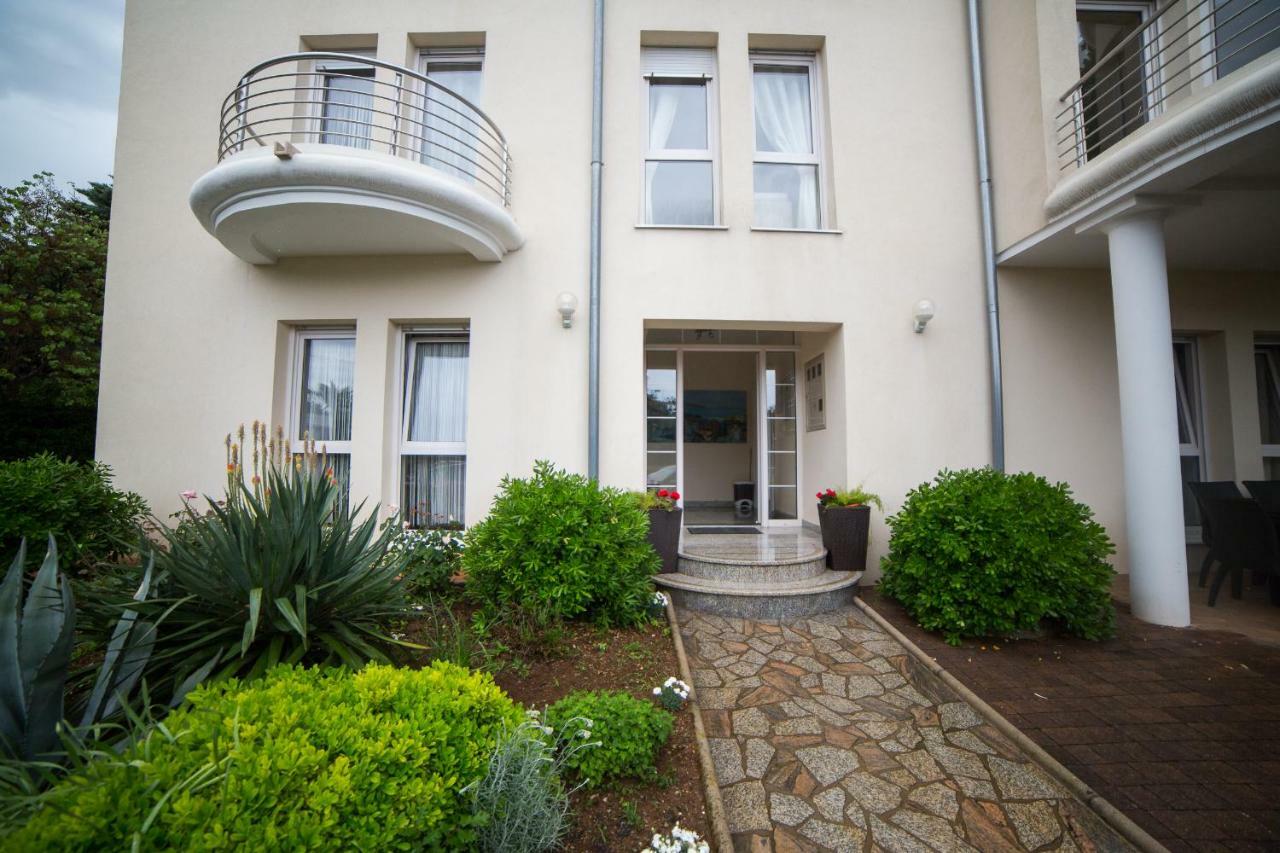 Apartments Villa Majda 마툴지 외부 사진
